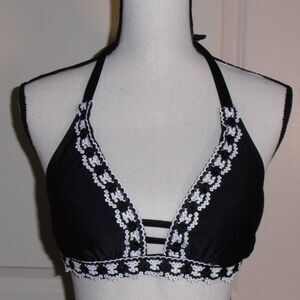 🟢 Kona Sol Black Embroidered Triangle Bikini Top – Size S